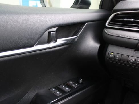 Used 2019 Toyota Camry SE w/ Sunroof Package image 13