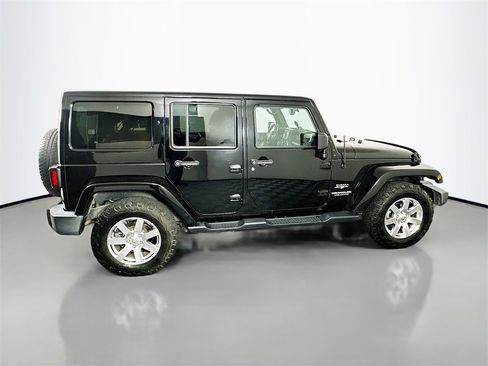 Used 2017 Jeep Wrangler Unlimited Sahara w/ Connectivity Group image 8