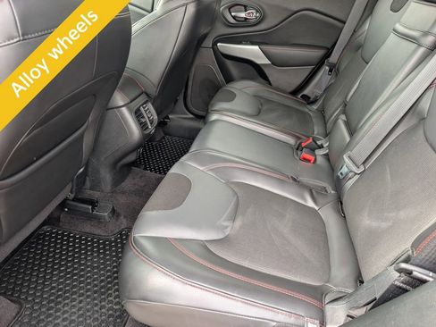 Used 2018 Jeep Cherokee Trailhawk w/ Cold Weather Group image 18