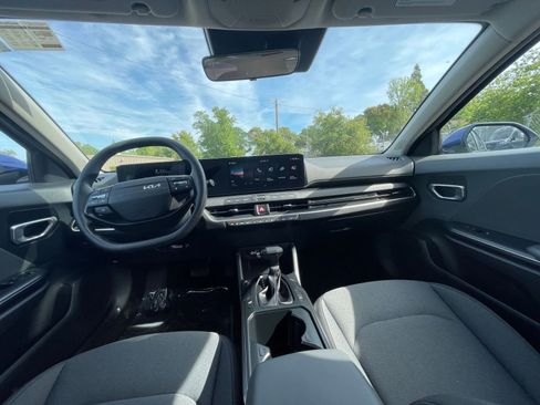 Used 2025 Kia K4 LXS image 32