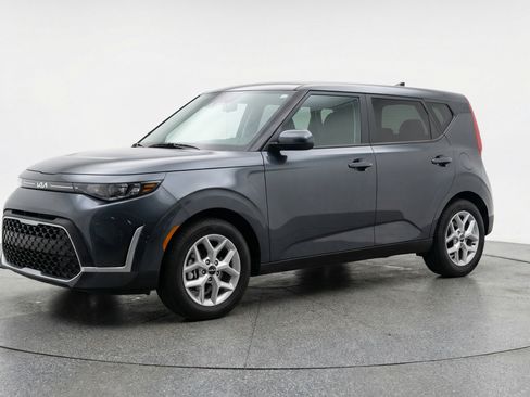 Used 2025 Kia Soul LX w/ LX Technology Package FWD image 3