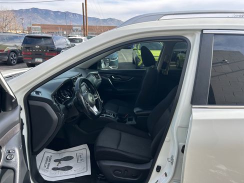 Used 2019 Nissan Rogue SV w/ Sun & Sound Touring Package image 13