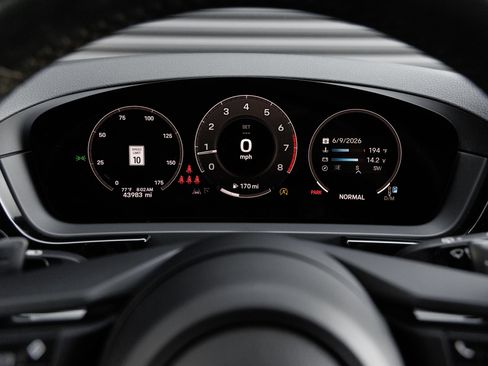 Certified 2024 Porsche Cayenne AWD/4WD image 17