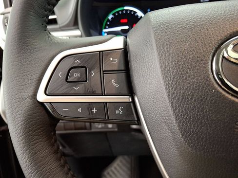 Used 2025 Toyota Sienna XLE AWD/4WD image 17