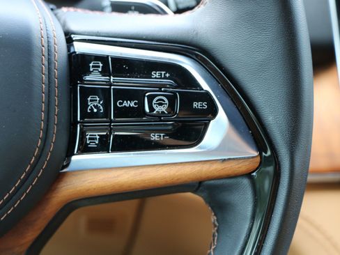 Used 2023 Jeep Grand Cherokee Summit AWD/4WD image 22