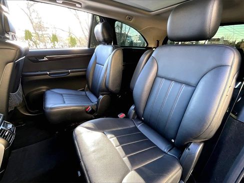 Used 2010 Mercedes-Benz R 350 4MATIC image 32