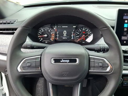 Used 2024 Jeep Compass Latitude image 18