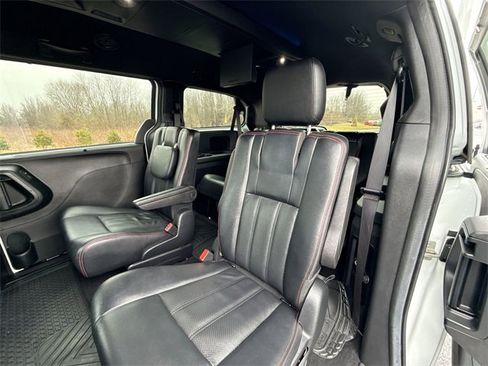 Used 2019 Dodge Grand Caravan GT image 18