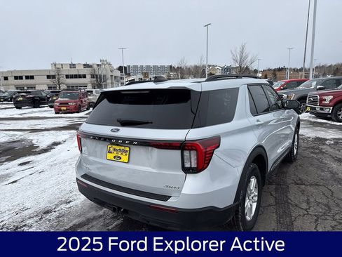 Used 2025 Ford Explorer Active image 7