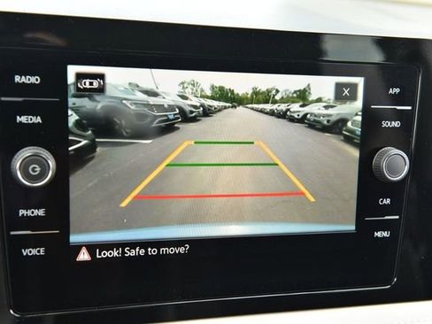 New 2026 Volkswagen Taos SE image 12