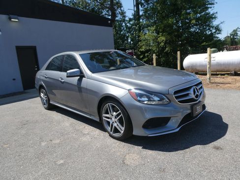 Used 2015 Mercedes-Benz E 350 4MATIC Sedan image 3