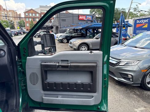 Used 2016 Ford F550 2WD Crew Cab Super Duty image 12