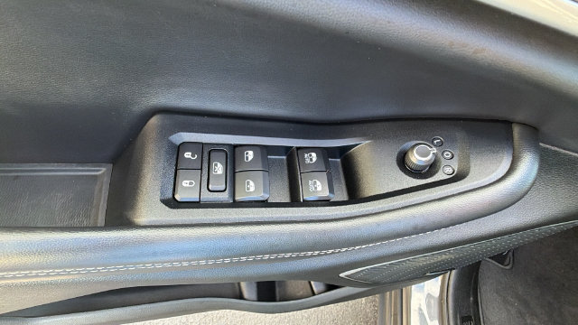 Used 2021 Jeep Grand Cherokee L Limited AWD/4WD image 16