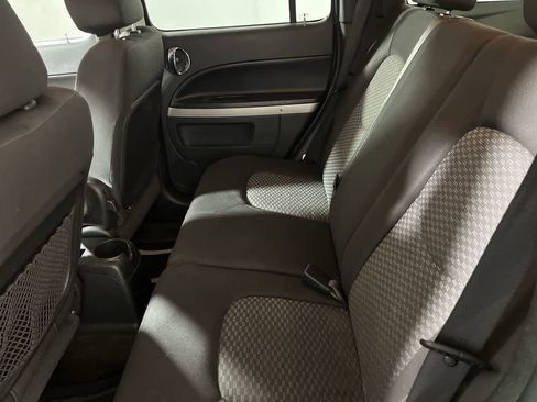 Used 2010 Chevrolet HHR LT image 25