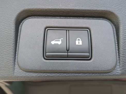 Used 2023 Nissan Rogue Platinum FWD image 15