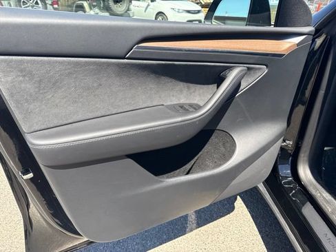 Used 2023 Tesla Model Y Long Range AWD/4WD image 17