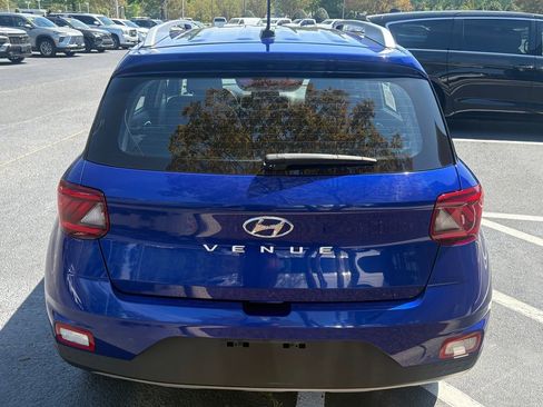 Used 2023 Hyundai Venue SEL w/ Cargo Package image 14