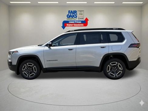 New 2026 Jeep Cherokee Laredo image 9