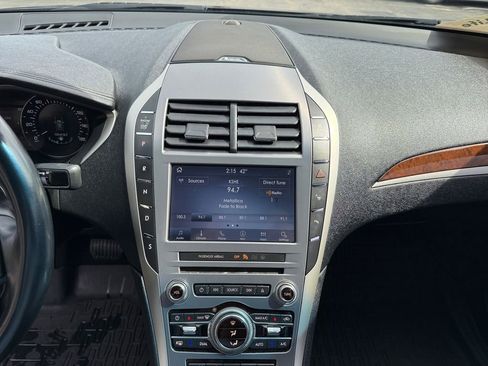 Used 2020 Lincoln MKZ Reserve w/ Monochromatic Package image 9