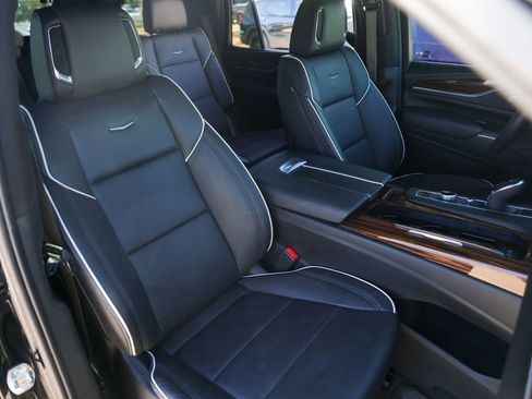 Used 2022 Cadillac Escalade Premium Luxury image 33