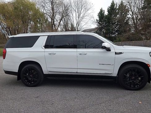 Certified 2022 GMC Yukon XL Denali image 9