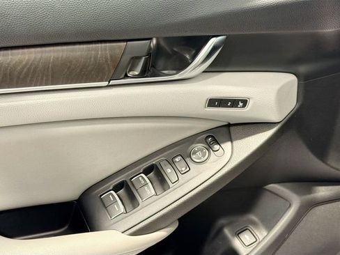 Used 2019 Honda Accord Touring image 16