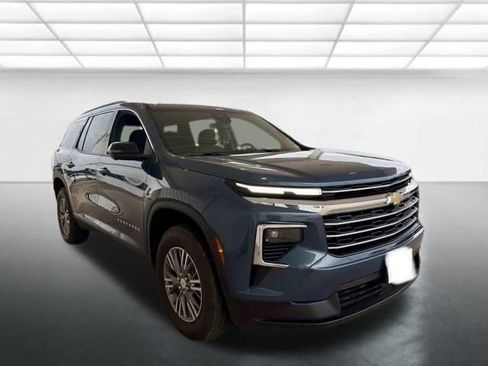 Used 2026 Chevrolet Traverse LT w/ Driver Confidence Package FWD image 1