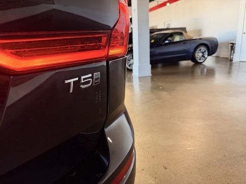 Used 2018 Volvo XC60 T5 Momentum image 8