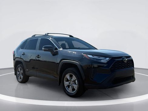 Used 2025 Toyota RAV4 XLE w/ Convenience Package AWD/4WD image 4