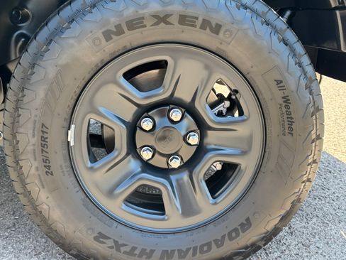 Used 2025 Jeep Wrangler Sport AWD/4WD image 11