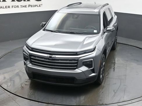 New 2026 Chevrolet Traverse LT w/ Sun and Wheel Package FWD image 25
