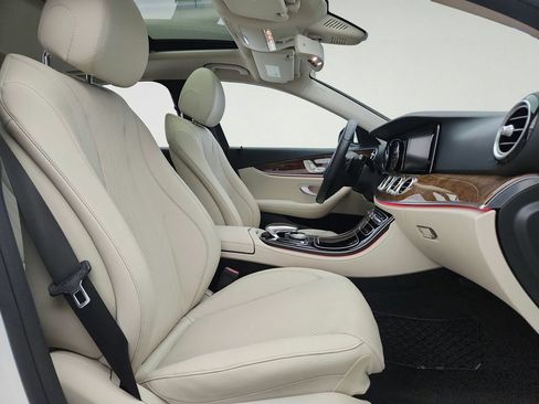Used 2017 Mercedes-Benz E 300 4MATIC image 31
