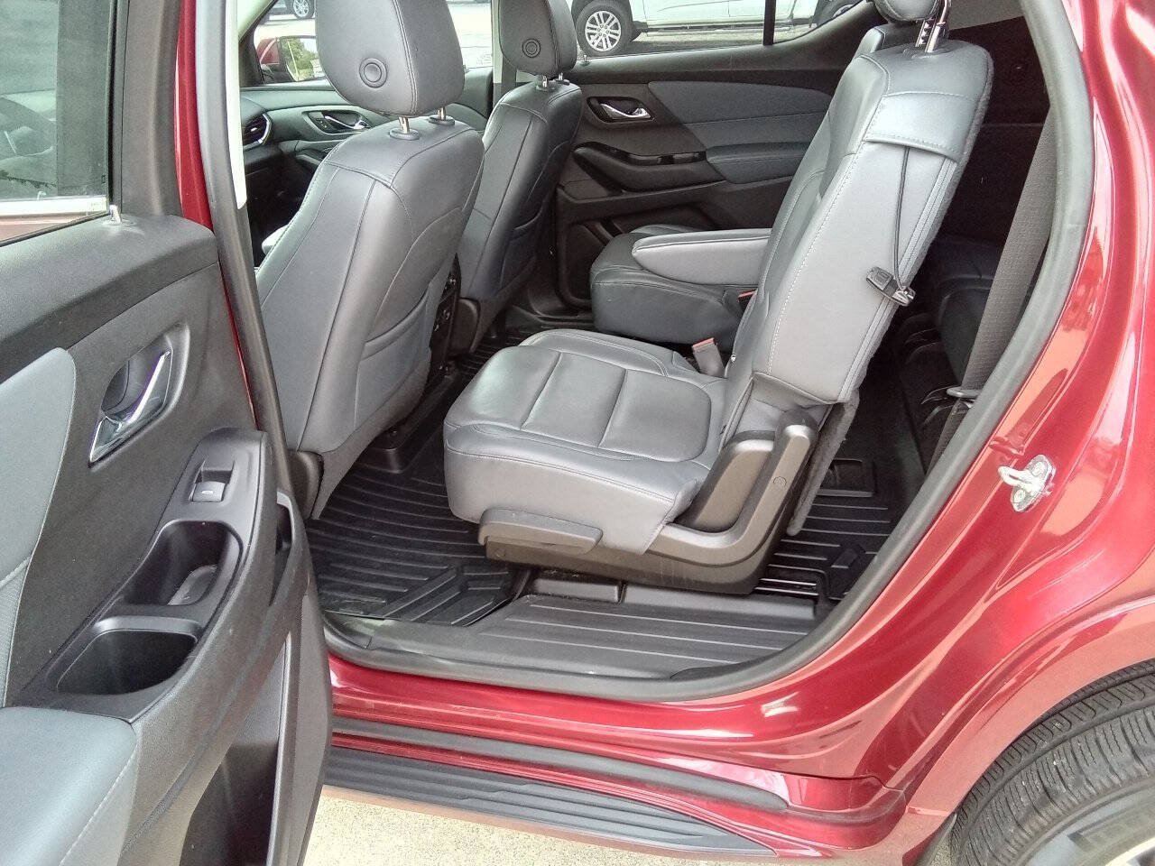 Used 2018 Chevrolet Traverse Premier w/ Driver Confidence II Package FWD image 14