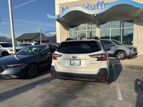 Used 2021 Subaru Outback Premium image 10