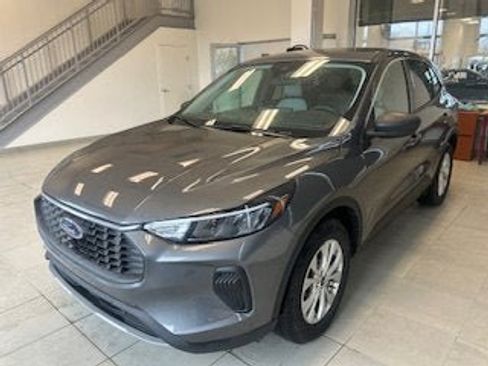 Used 2023 Ford Escape Active w/ Tech Pack #1 image 2
