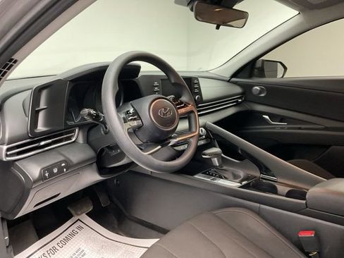 Used 2023 Hyundai Elantra Blue w/ Preferred Accessory Package image 12