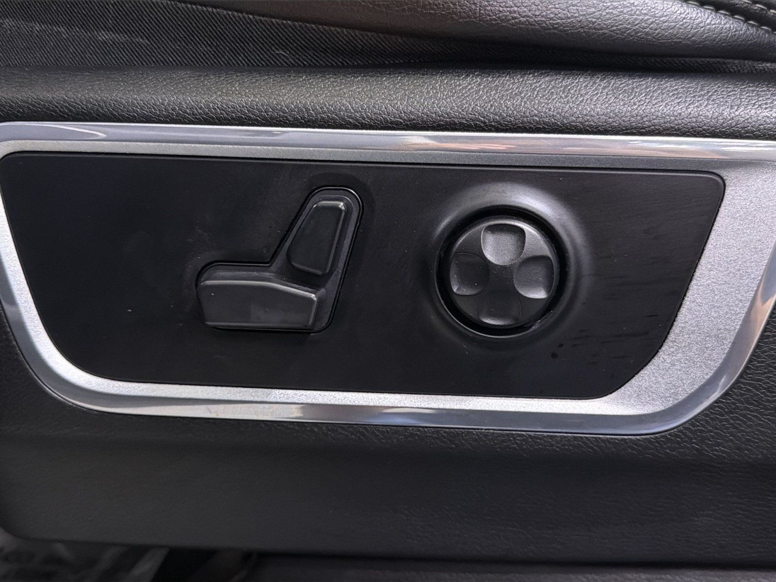 Used 2021 RAM 1500 Laramie AWD/4WD image 26