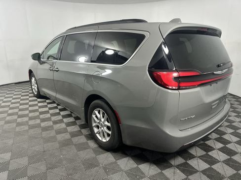 Used 2022 Chrysler Pacifica Touring-L FWD image 6