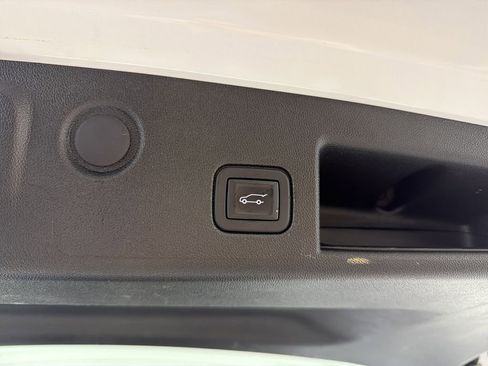 Used 2022 Chevrolet Equinox Premier image 17