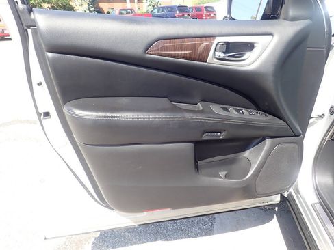 Used 2013 Nissan Pathfinder SL w/ Trailer Tow Pkg AWD/4WD image 9