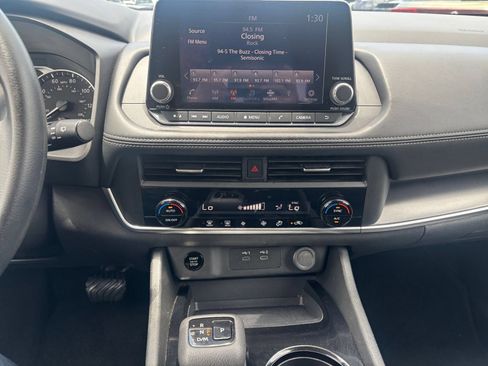 Used 2024 Nissan Rogue SV AWD/4WD image 17