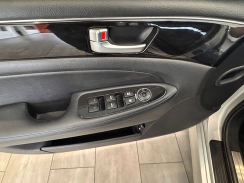 Used 2012 Hyundai Genesis 3.8 RWD image 22