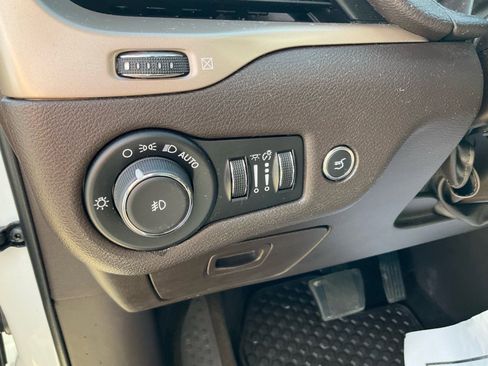 Used 2014 Jeep Cherokee Trailhawk AWD/4WD image 18