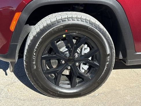 New 2026 Jeep Grand Cherokee Altitude image 12