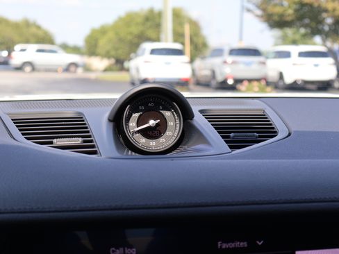 Used 2025 Porsche Panamera RWD image 40
