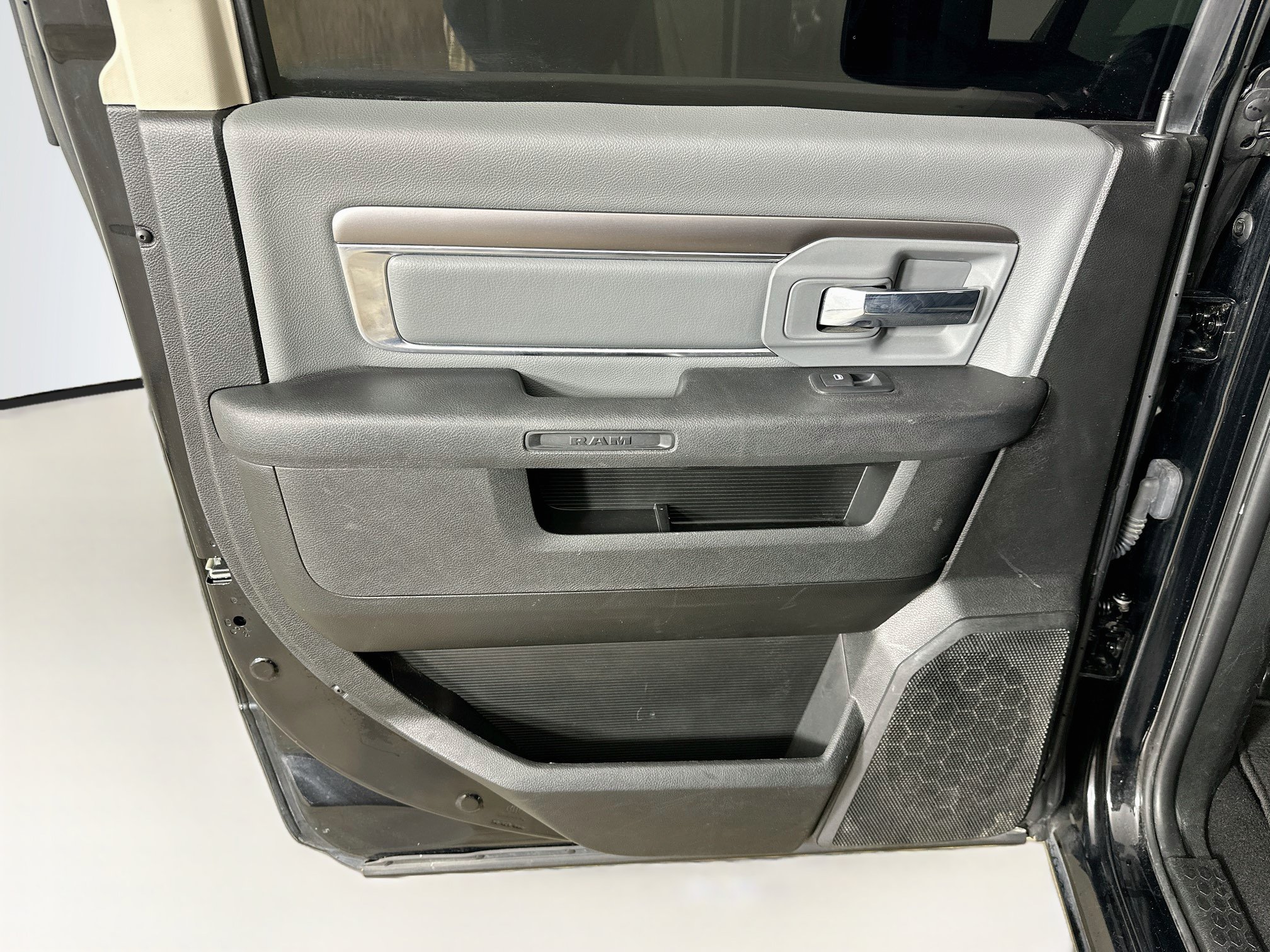 Used 2021 RAM 1500 Classic SLT AWD/4WD image 25