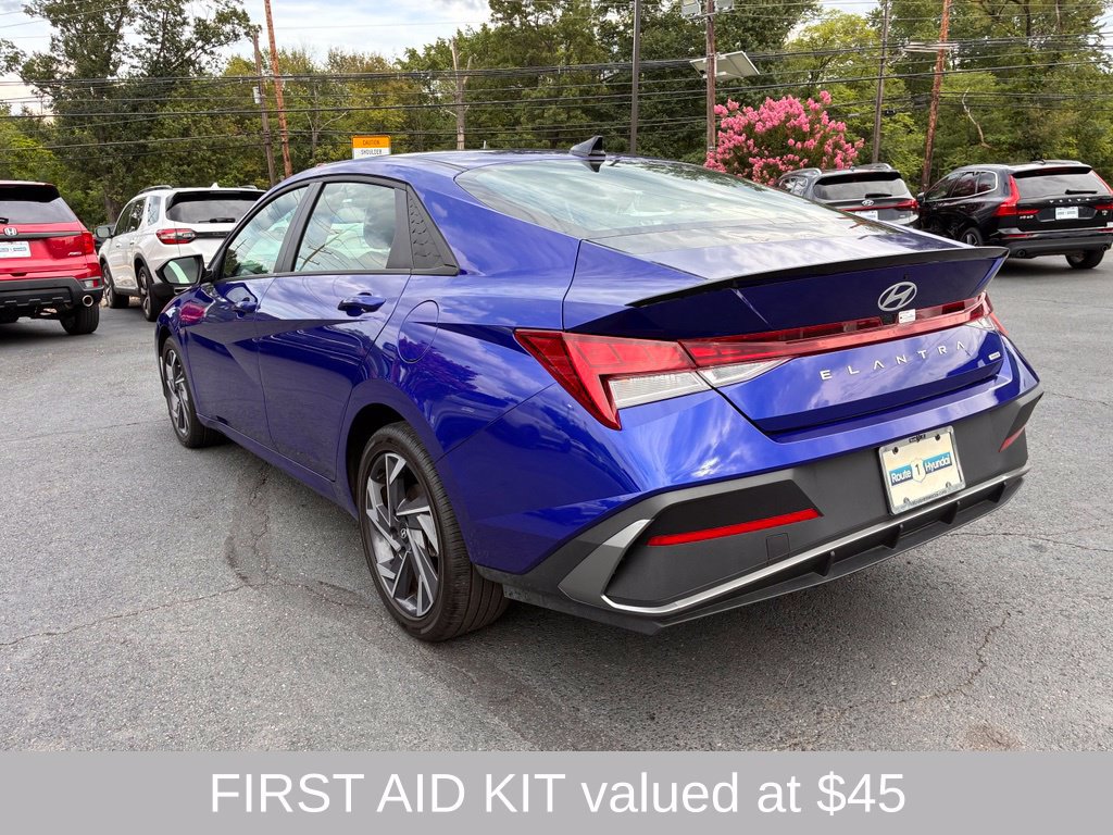 Certified 2025 Hyundai Elantra SEL FWD image 5