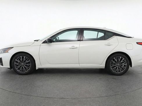 Used 2025 Nissan Altima 2.5 SV image 5