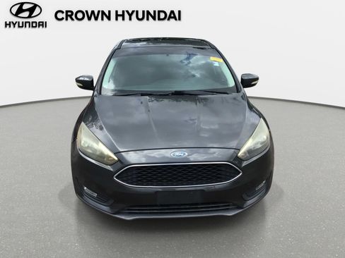 Used 2017 Ford Focus SEL FWD image 2