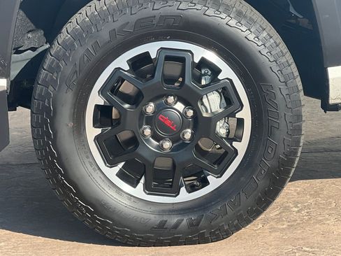 Certified 2025 Toyota Tacoma TRD Off-Road image 33